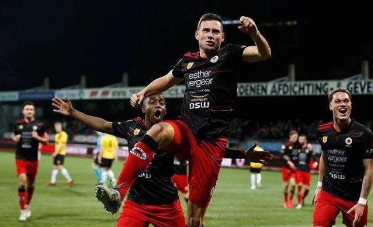 为人们瞩目 为人们瞩目