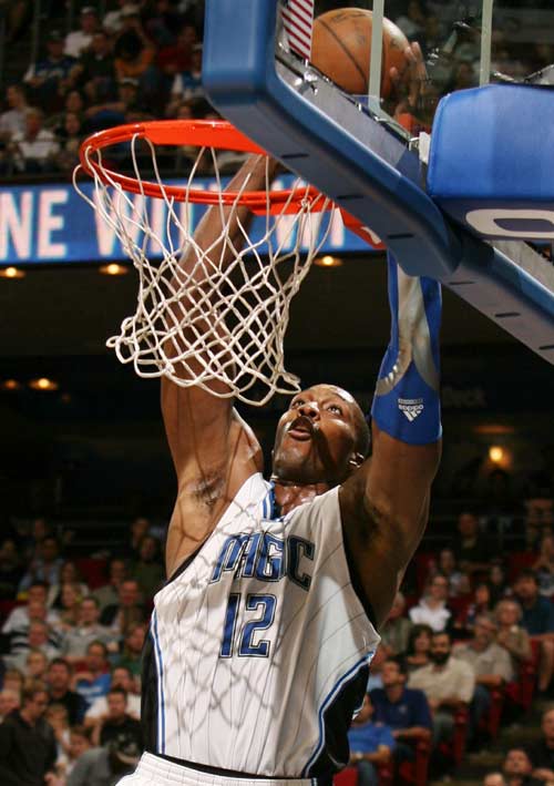 人配合的持 人配合的持